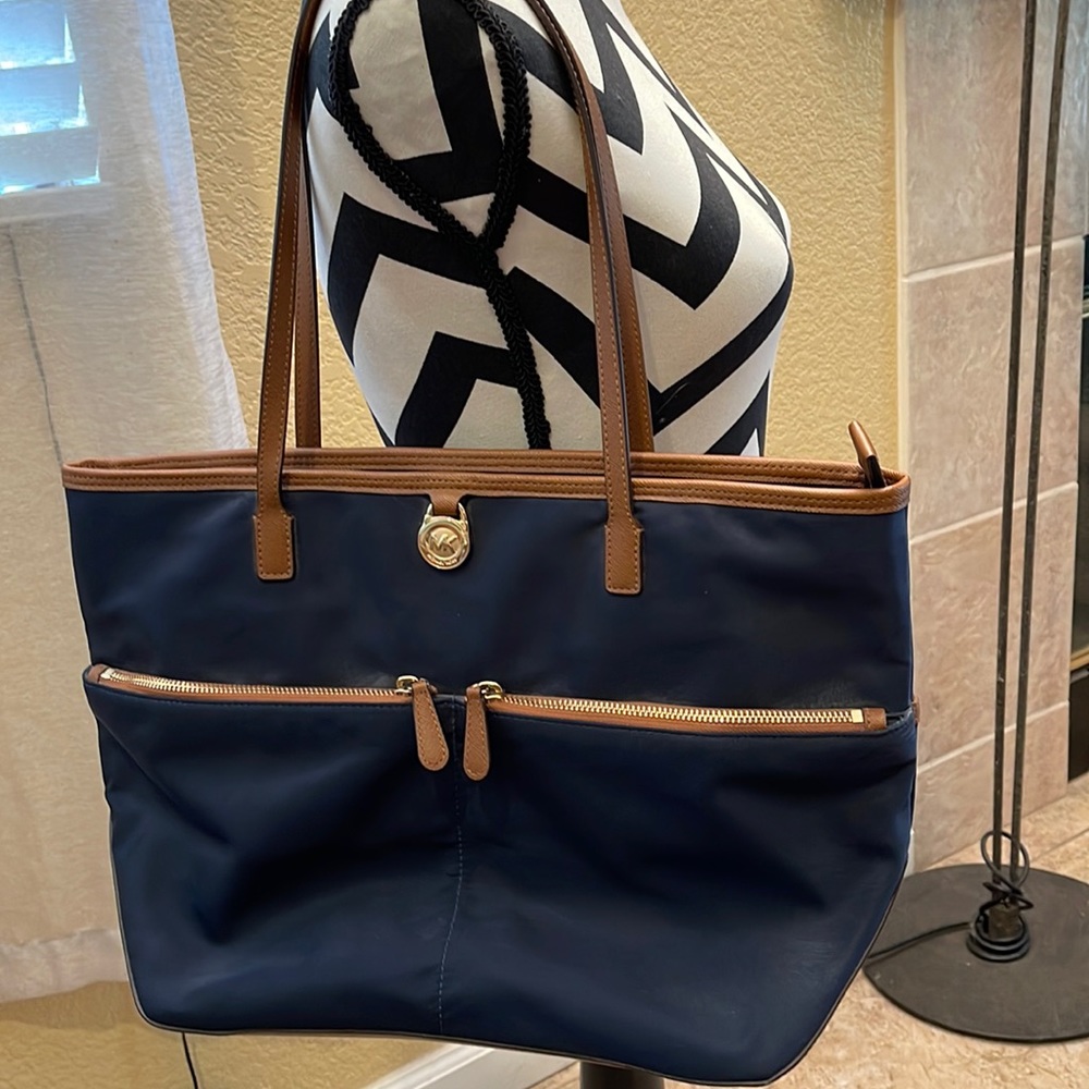 Michael Kors shoulder purse 👛